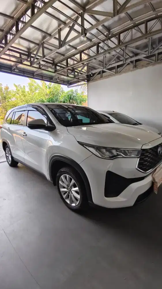 Kijang Innvoa Zenix V Bensin 2023 Putih Low KM