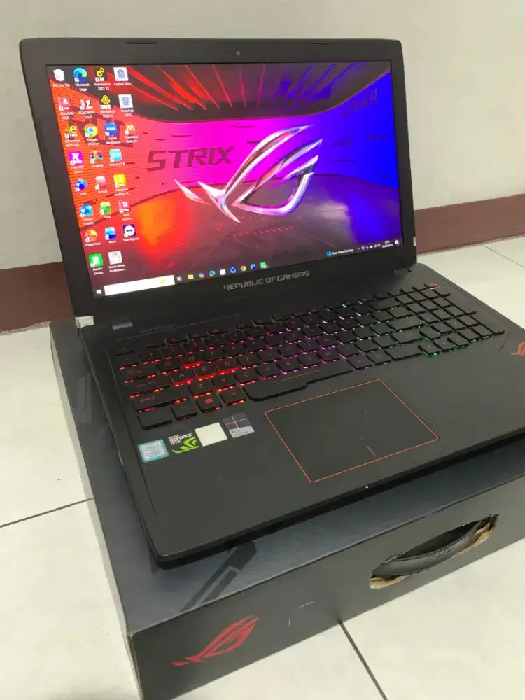 Laptop ASUS ROG STRIX GL553VD GAMING