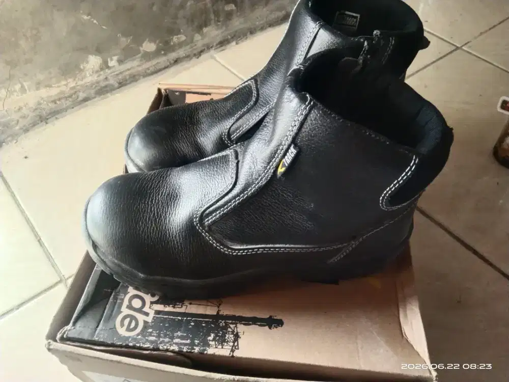 Sepatu Safety No 41