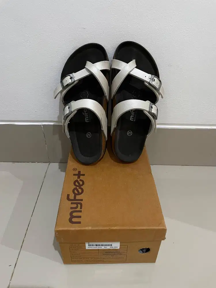 Sendal Myfeet Original, Mulus, terawat, ukuran EUR 32, warna Metallic