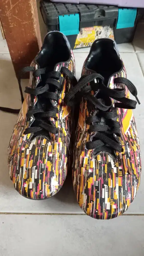 Sepatu bola Mills uk 43