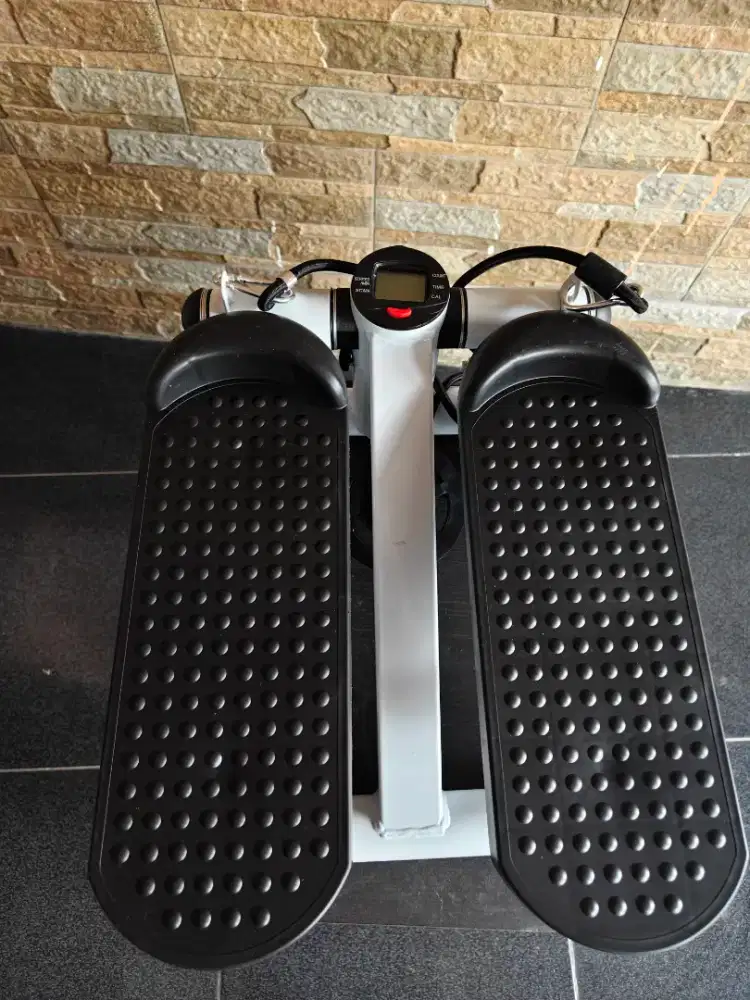 Northmarch Stepper Putih