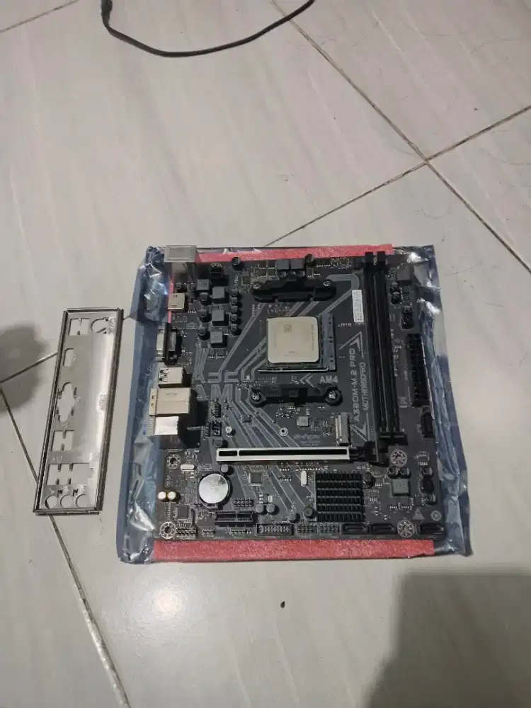 Mobo Gigabte A320M & AMD A6 9500