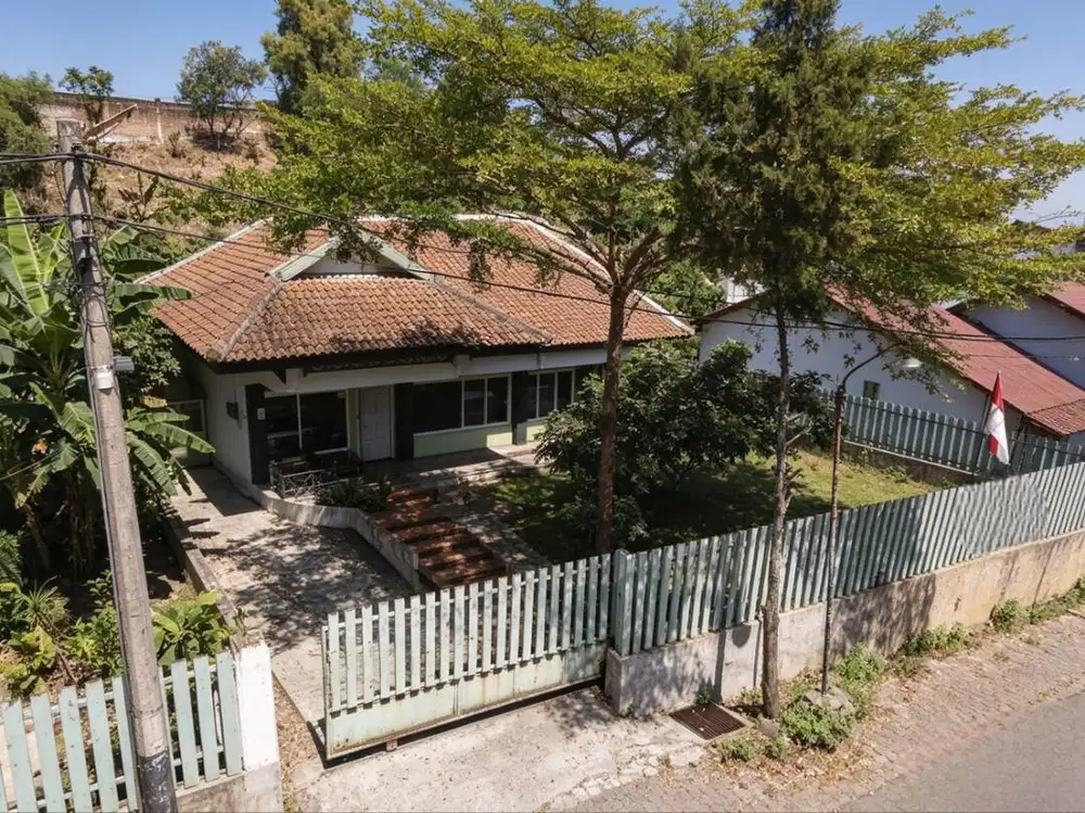 Tanah bonus rumah klasik Jl kelud Timur Sampangan Gajahmungkur