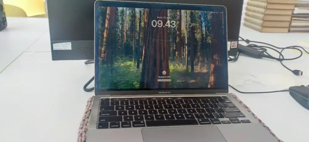 Macbook pro 2020 i5 touchbar 16gb/512gb