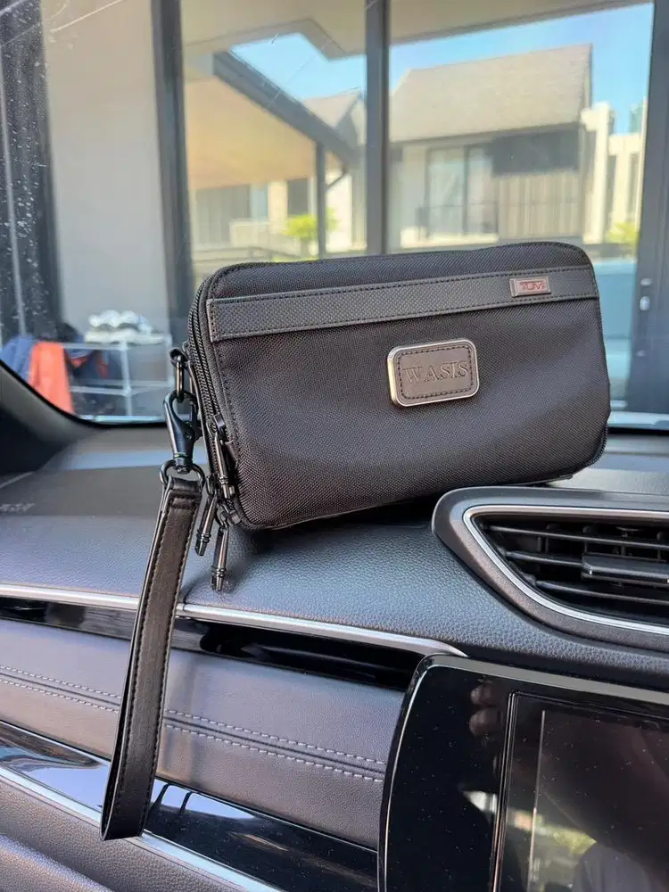 Clutch Bag Tumi Alpha Black Like New.