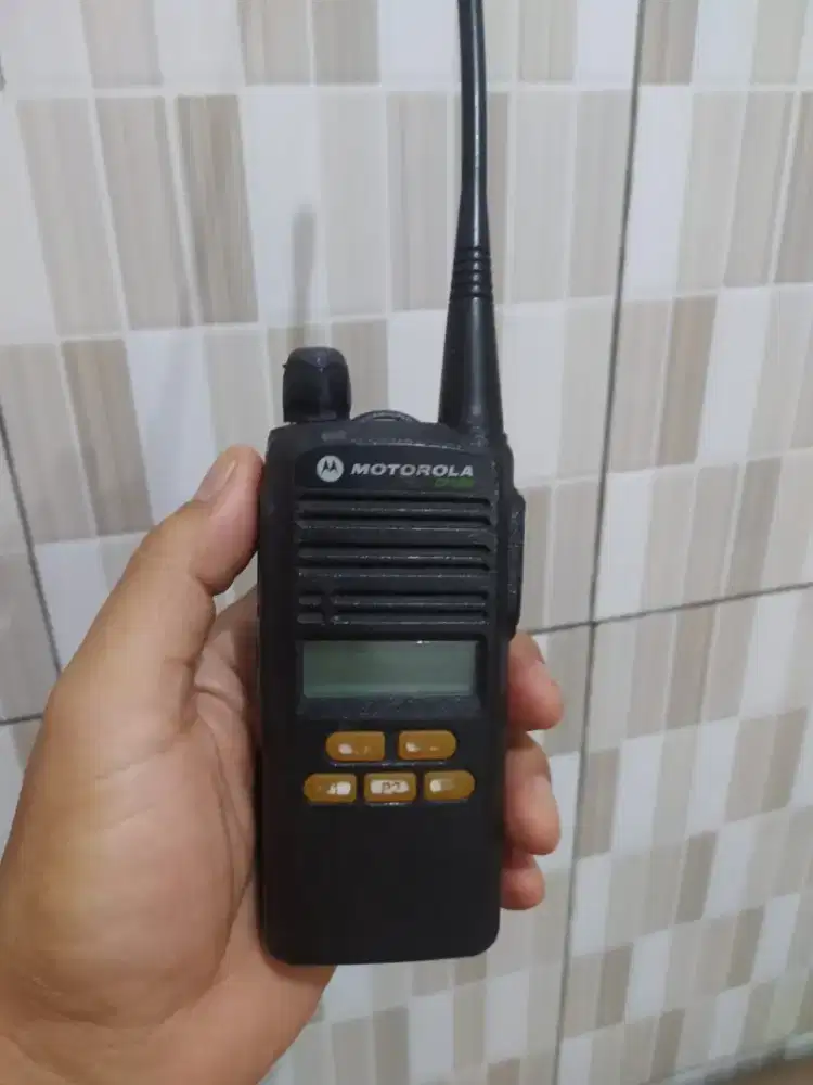 HT Motorola cp 1300 UHF siap pakai komunikasi