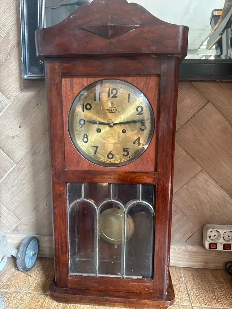 Jam dinding kuno jadul antik