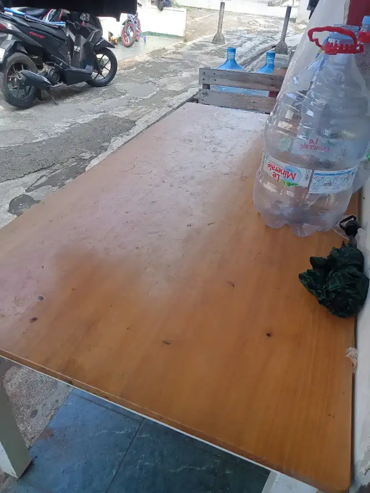 Meja+bangku 4 biji