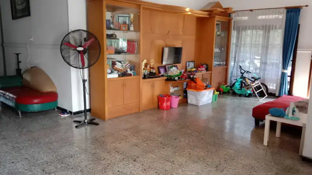 Rumah Besar Disewakan