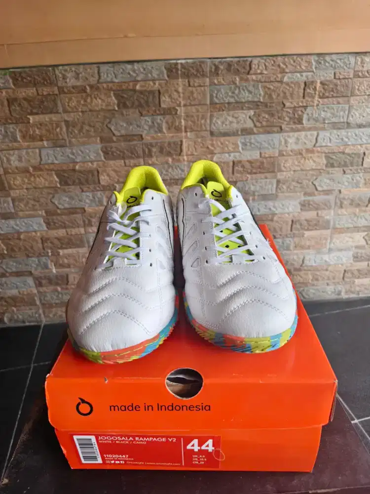 Ortuseight Jogosala Rampage V2 White Black Deker Ortuseight Catalyst M
