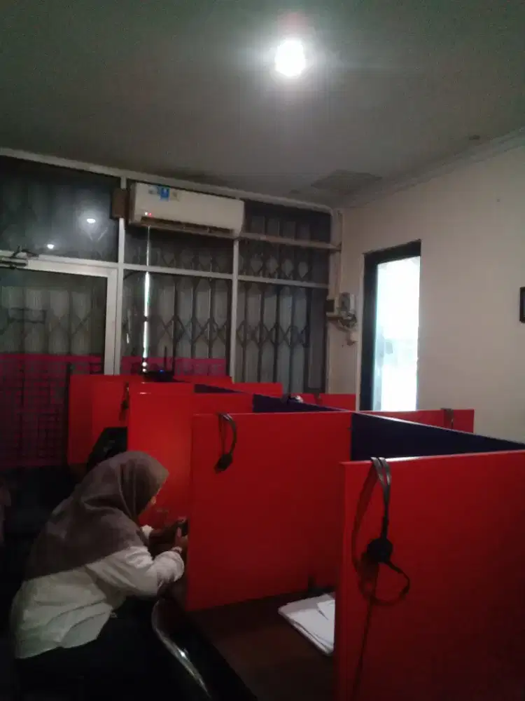 Butuh Cepat Desk Collection