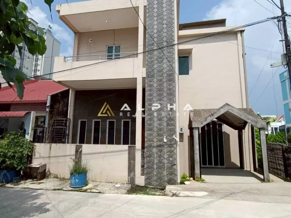 Dijual Cepat Rumah Hook 2,5 Lantai di Permata Baloi depan BCS mall