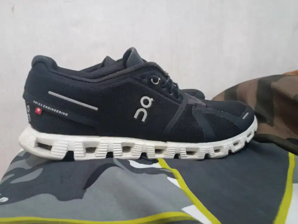 Sepatu running On Cloud Original