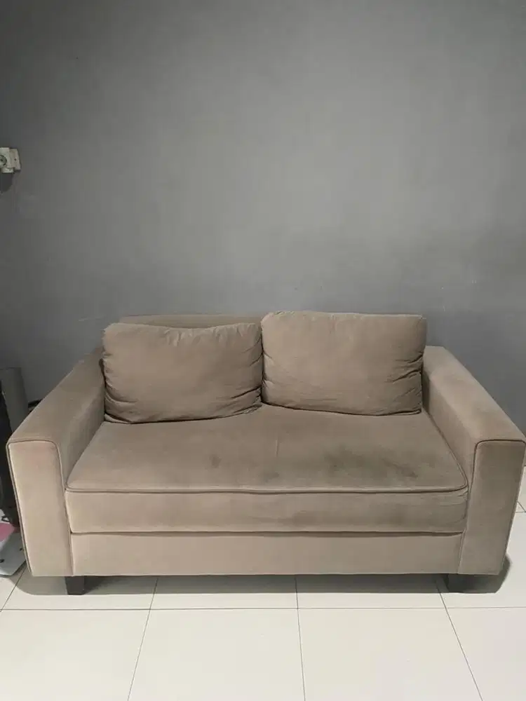Dijual Sofa 2 seater warna cream