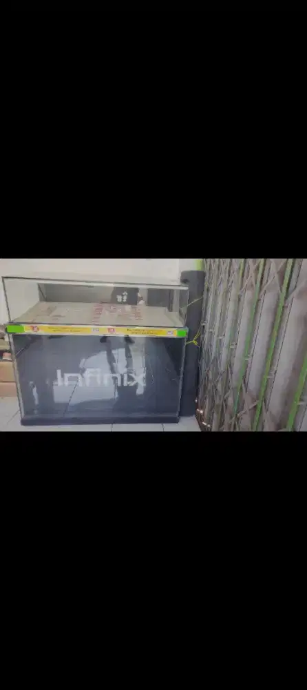 Etalase konter hp