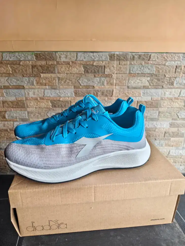 Diadora Hawkin Men Running Grey Blue