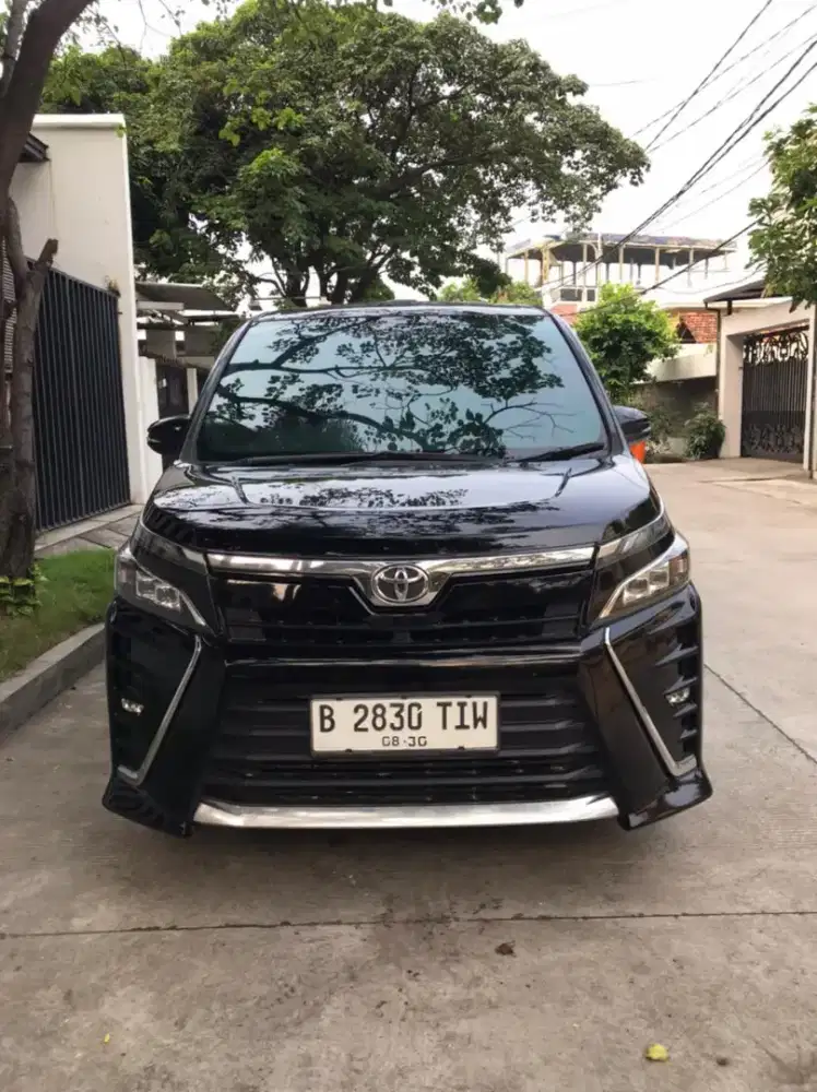 Toyota Voxy 2.0 Matic Hitam 2020 Nopol Genap