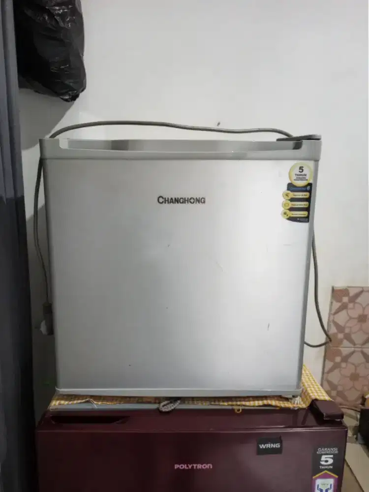 Kulkas mini portable merk Changhong orisinil mulus