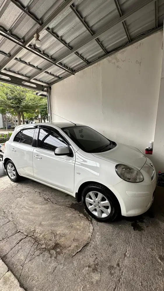 Nissan March 2011 Bensin