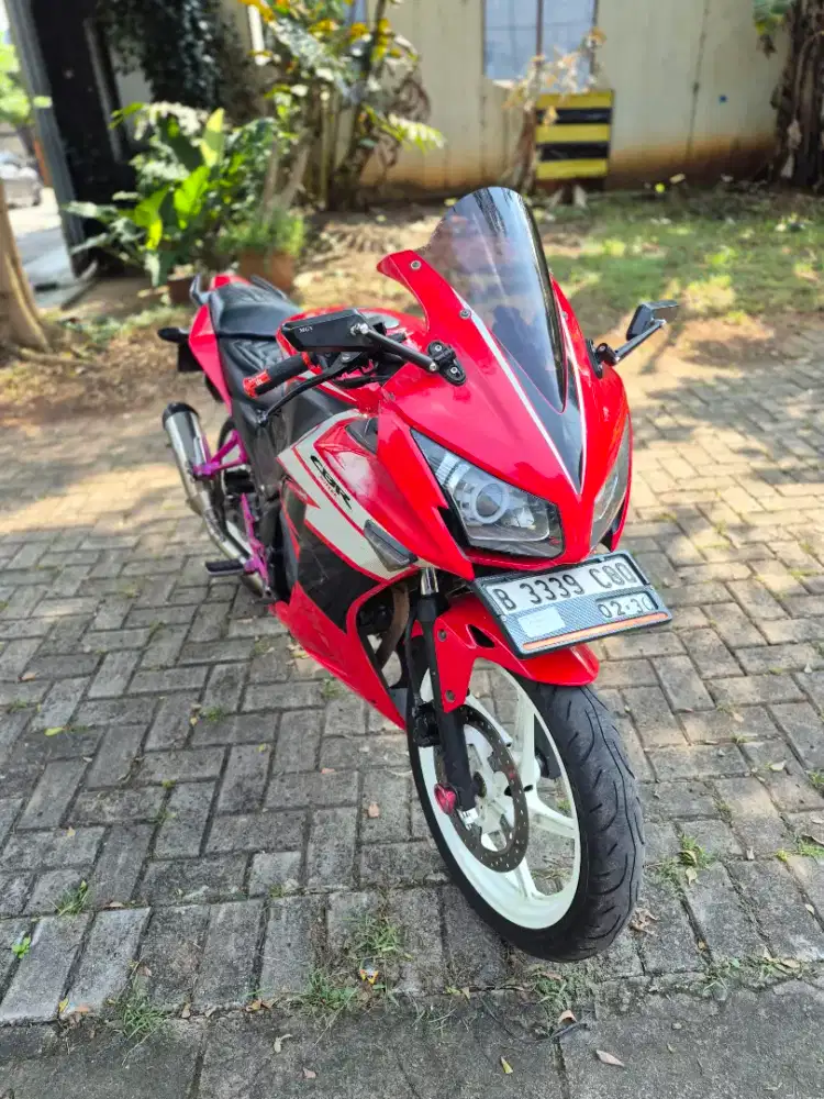 Dijual Honda CBR 150R k45 tahun 2015 surat lengkap mesin jos