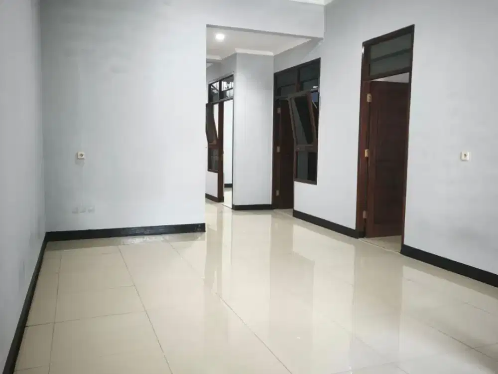 Rumah Sudah Renovasi dan Siap Huni di Harapan Indah Bekasi: Ada Ruang Cuci dan Jemur di Atas