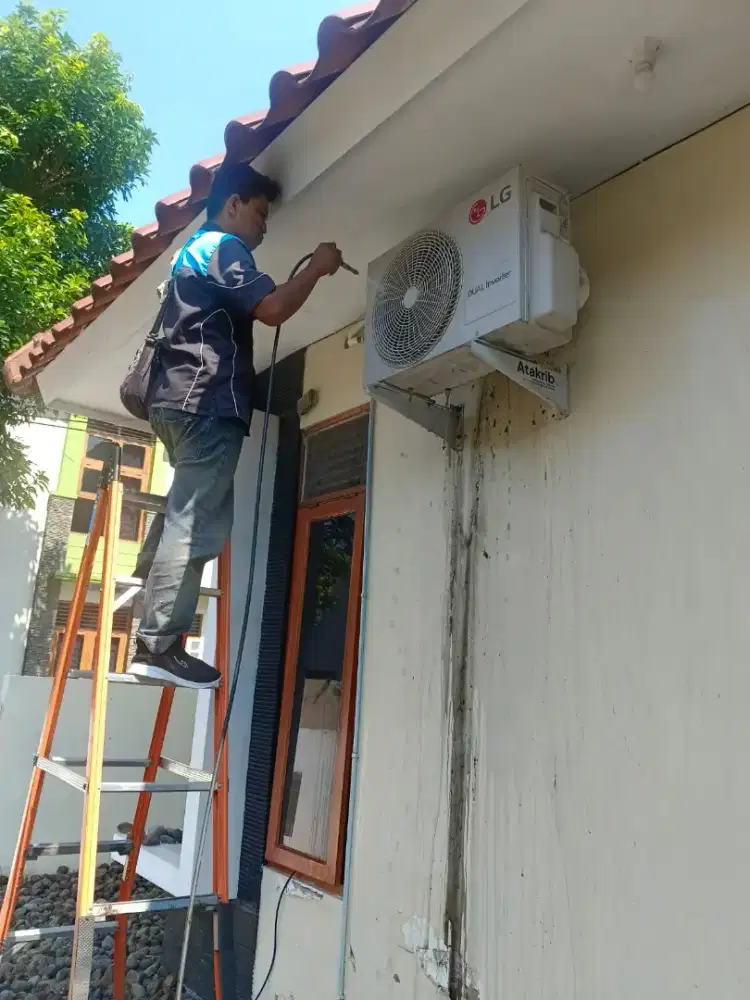 jasa cek kulkas & isi freon Bergaransi