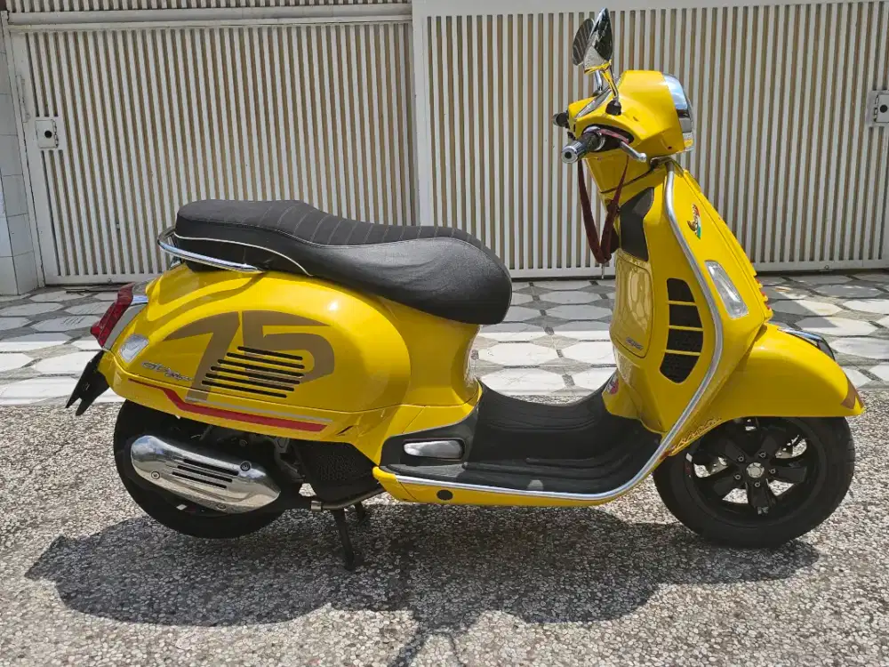Vespa GTS 2023/2023 KUNING LIMITED