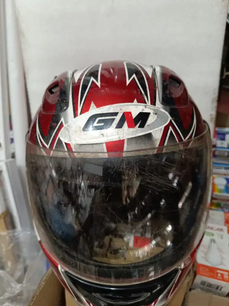 Helm GM  bekas pakai kondisi oke