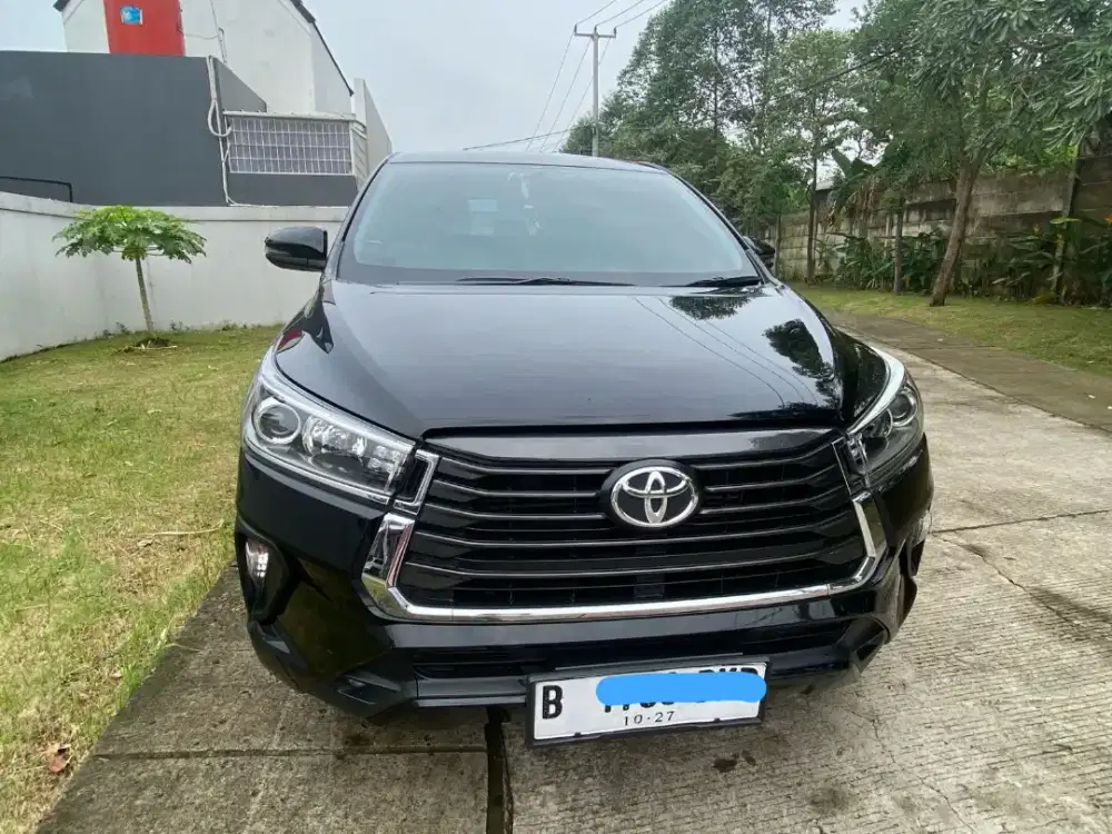 Toyota Innova tipe V Diesel 2,4 Tahun 2022 Hitam KM rendah