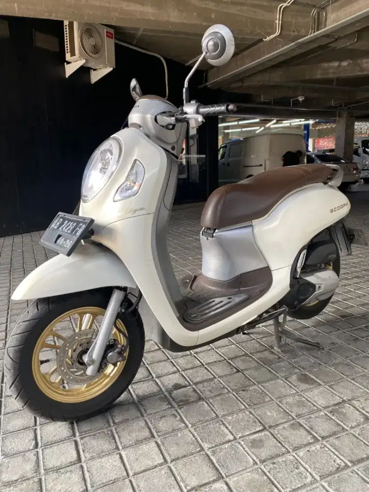 Scoopy putih ab kota