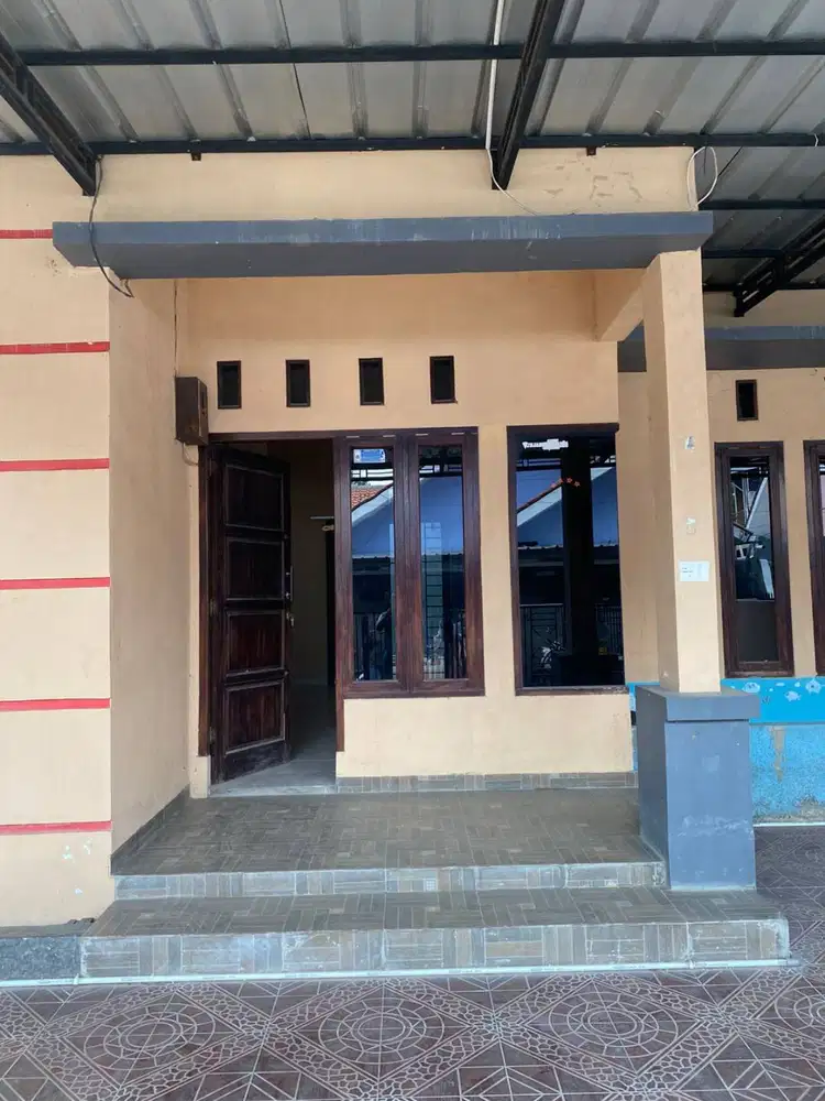 DISEWAKAN RUMAH COCOK UNTUK KELUARGA MUDA / KANTOR