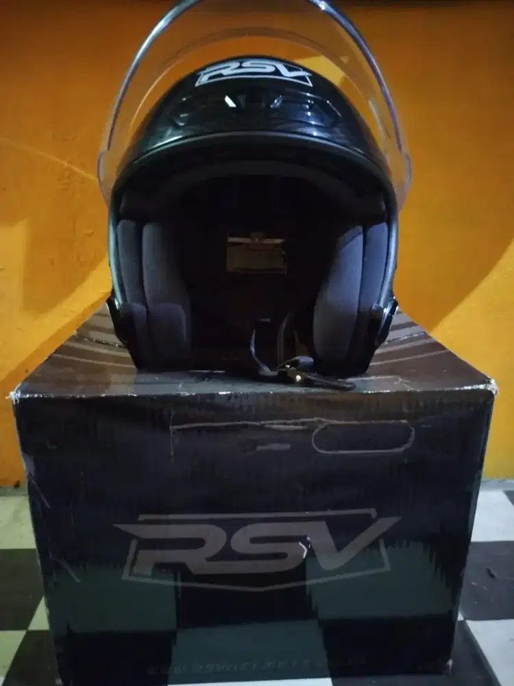HELM RSV NEWWINDTAIL CARBON GLOSSY