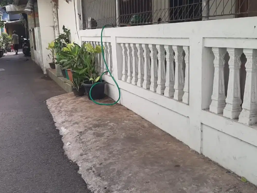 Dijual rumah sedikit renov lokasi sangat strategis di Utan Kayu Selatan, Matraman, Jakarta Timur