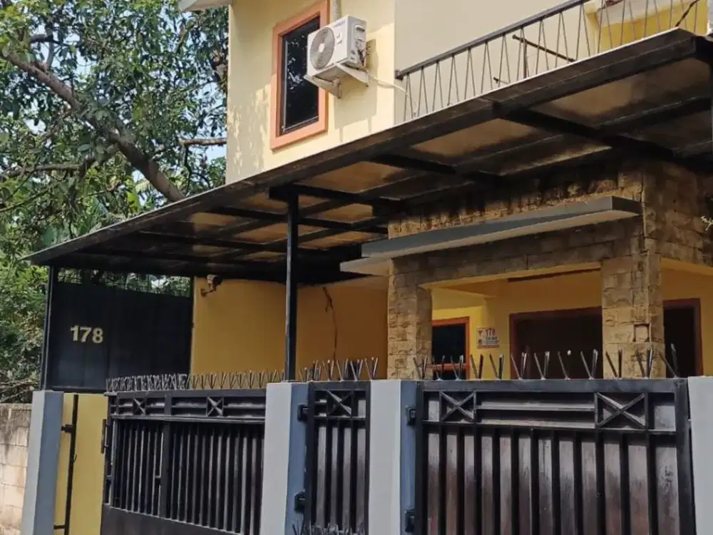 Rumah Dijual di Moh Kahfi II Jagakarsa, Jakarta Selatan, Lokasi Strategis, garasi 2 Mobil (Dijual Cepat)