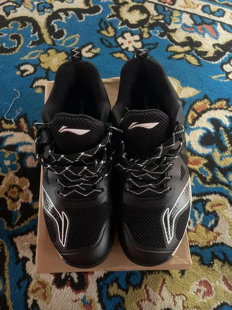 Sepatu Badminton Lining Seri Aero Fly