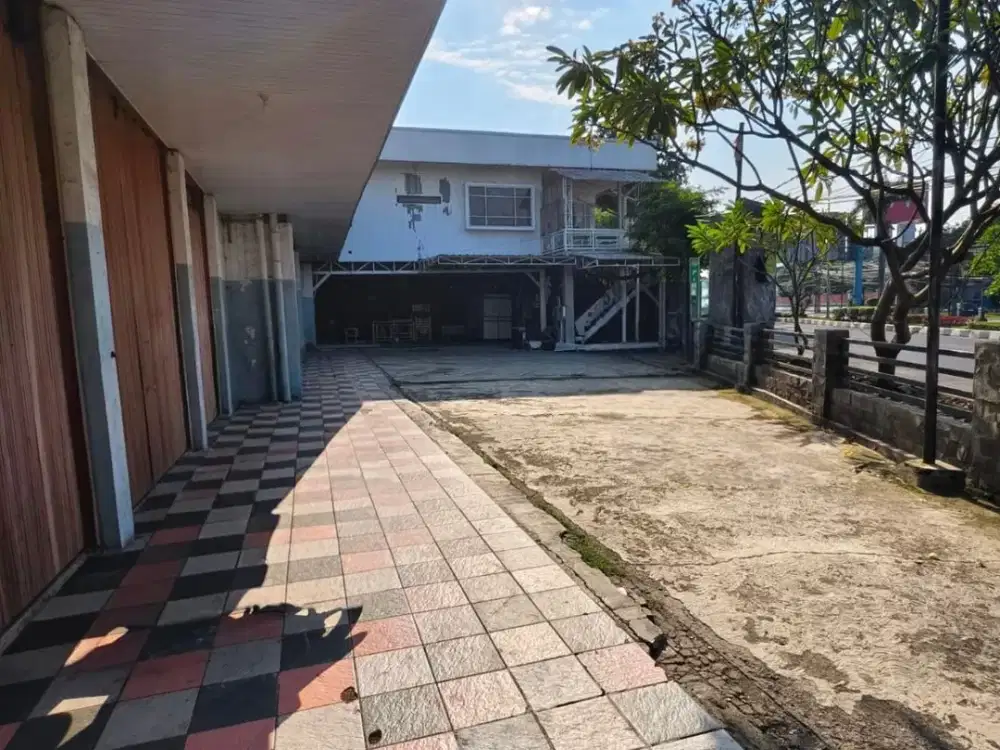 DIJUAL TANAH + BANGUNAN BEKAS BENGKEL – LOKASI SUPER STRATEGIS DI JANTUNG KOTA KARAWANG