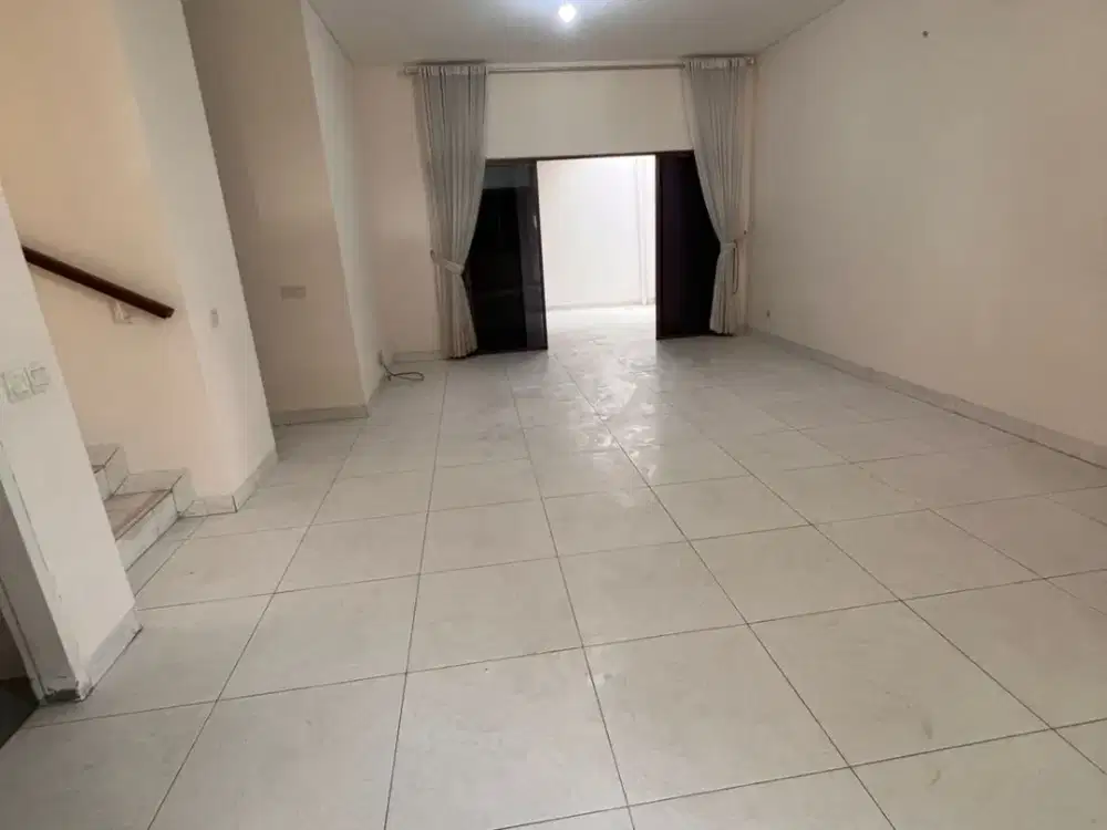 Rumah 2lt luas 8x15 120meter 3KT Cluster Alamanda JGC Jakarta Garden City