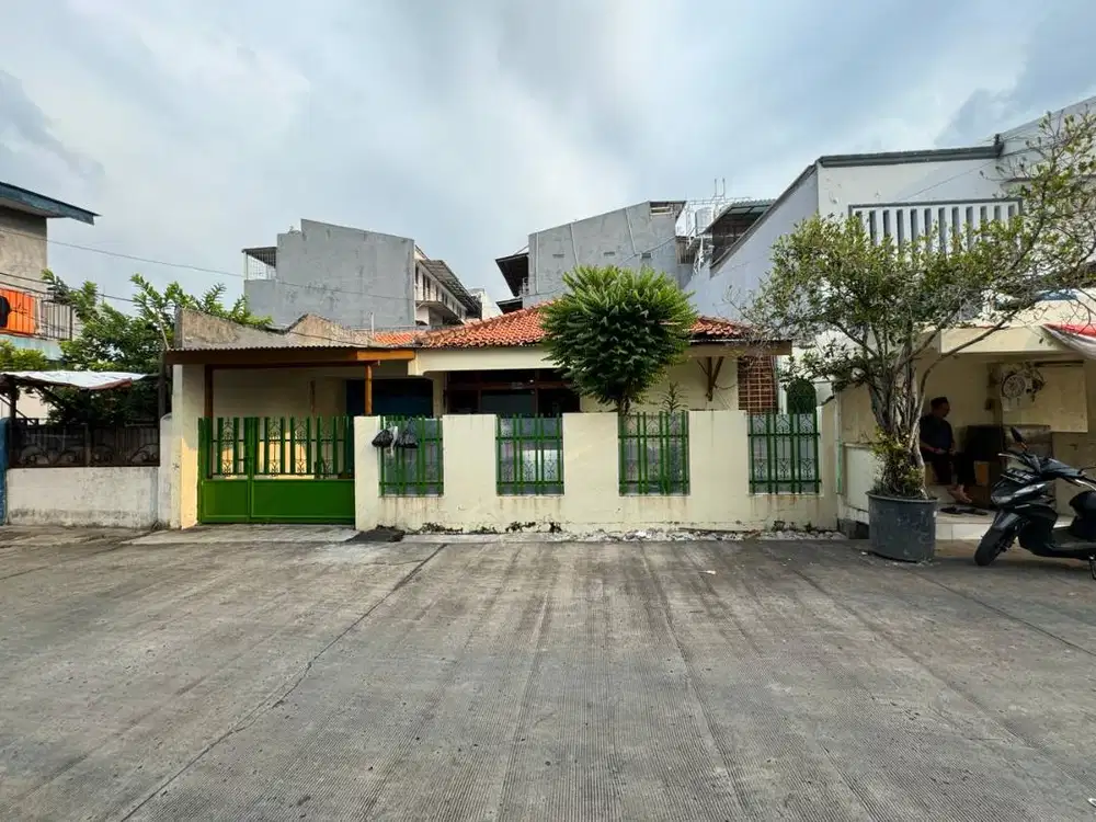 Disewakan Rumah Strategis Pinggir Jalan Duri Kepa, Cocok untuk Usaha
