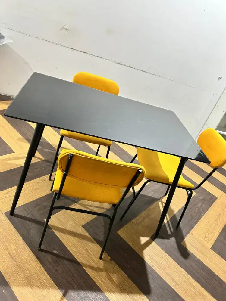 SET MEJA MAKAN BEKAS