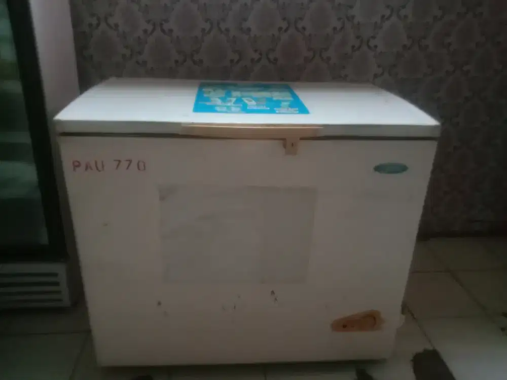 Frezee box midea  300 liter