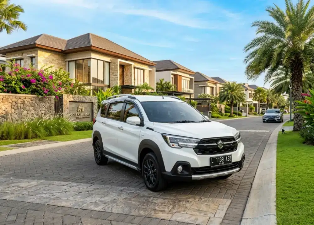 xl 7 beta hybrid putih automatic 2023 odo 10 rb an DP 50 JT ISTIMEWAH