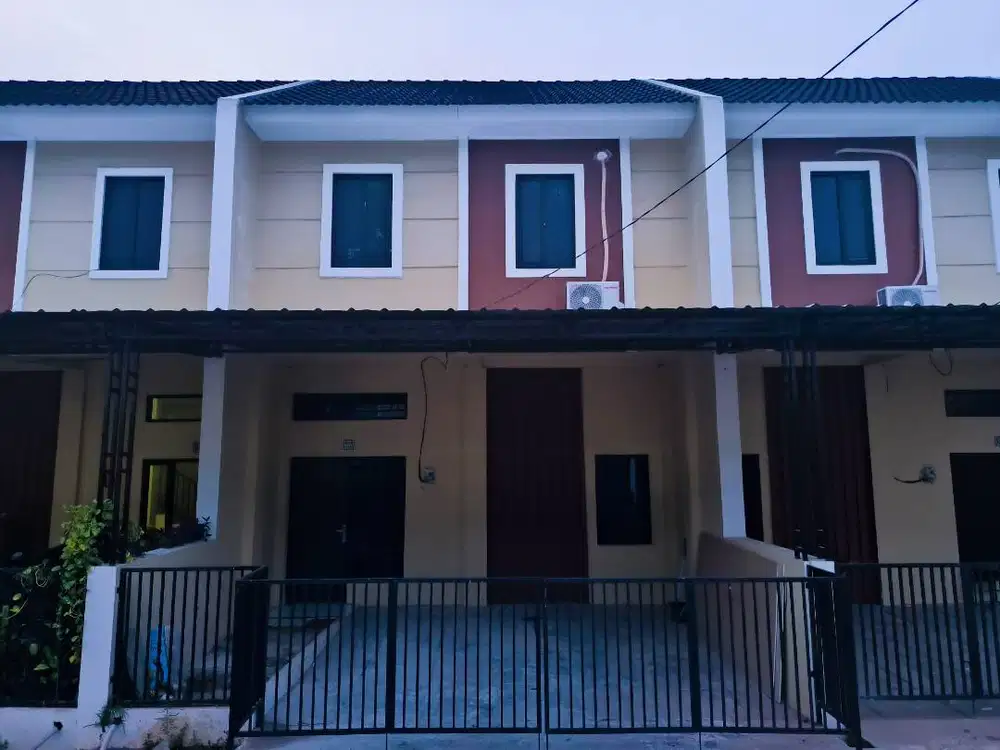 Rumah Overkredit murah tipe Town House 2 lantai di Bumi Indah City
