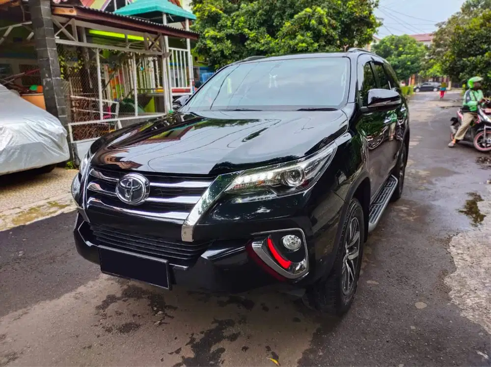 Dijual Mobil Toyota Fortuner VRZ 2.4 A/T Diesel Low KM Tahun 2016