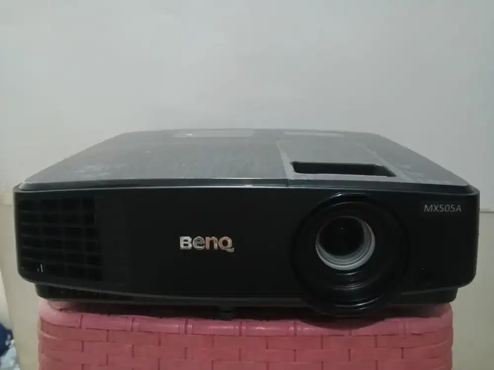 Proyektor benq mx505