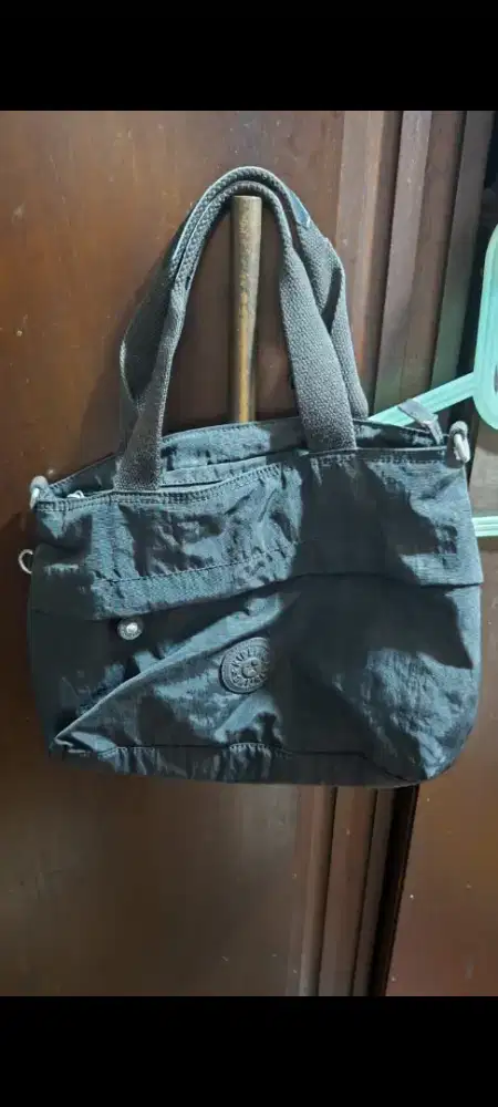 Tas Kipling warna biru