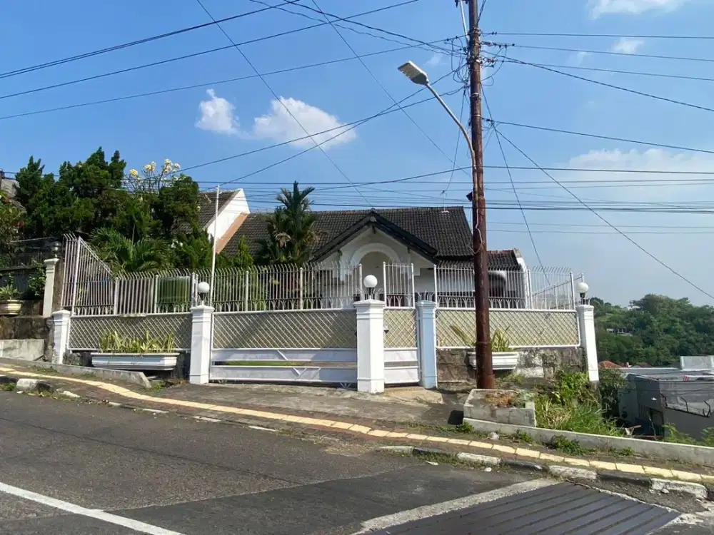 Disewakan Rumah Lokasi Strategis Di Jl. Tumpang Semarang