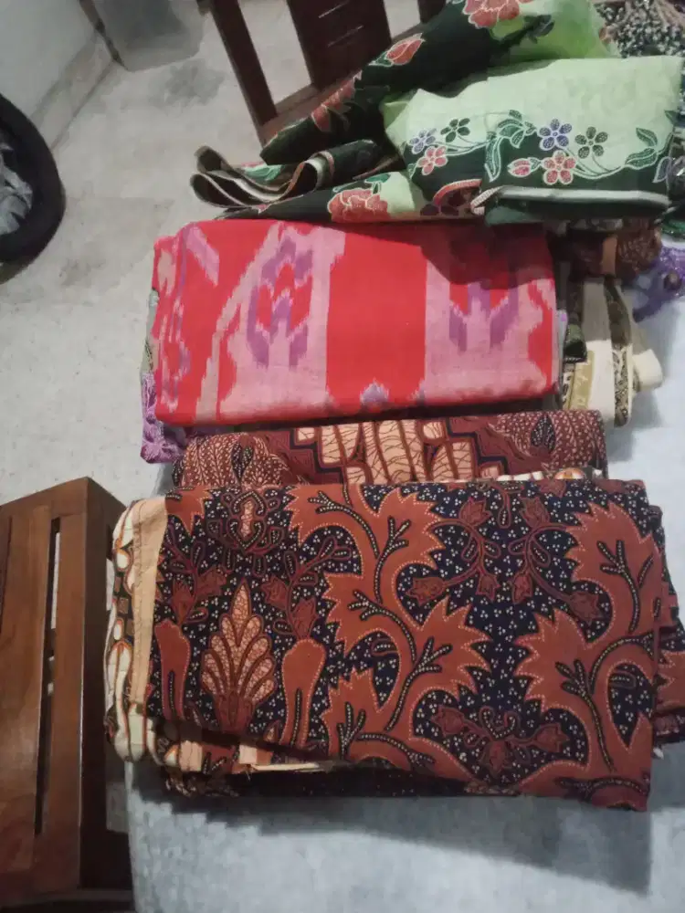 Kain motif  warna dan batik