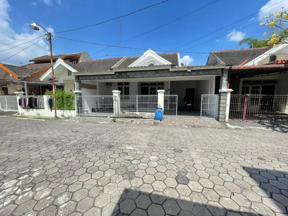 dijual rumah kost 200 meter jl raya tajem krodan dekat sanata dharma paingan