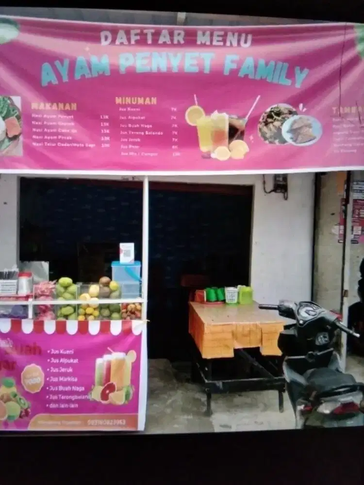 Jaga kios ayam penyet
